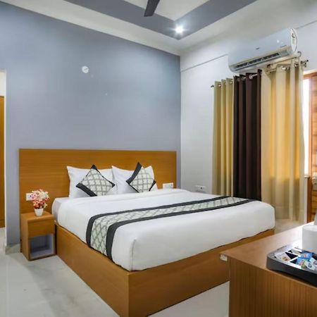 The Castle Blue Hotel Greater Noida Ngoại thất bức ảnh