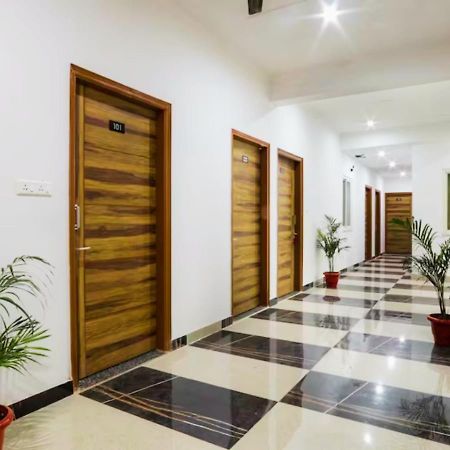 The Castle Blue Hotel Greater Noida Ngoại thất bức ảnh