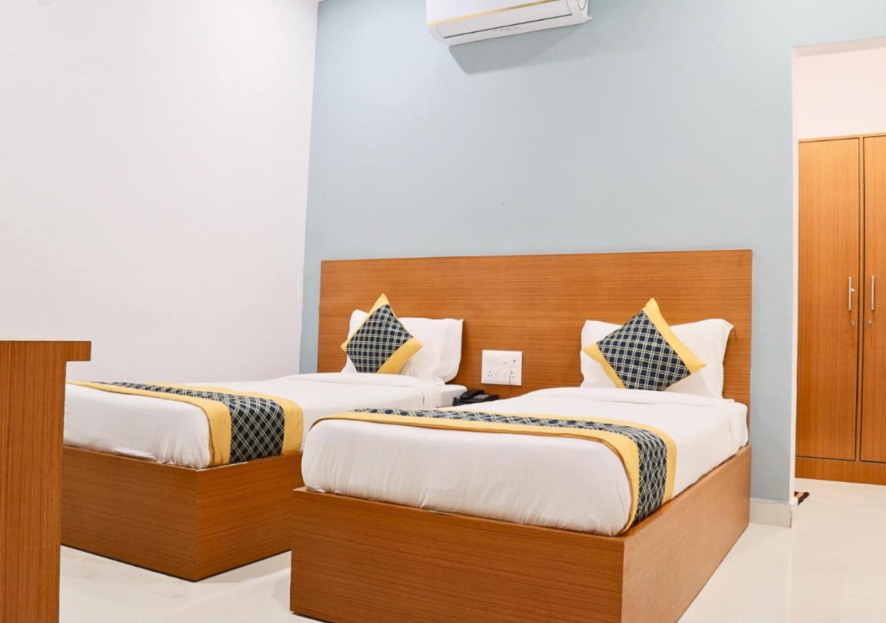 The Castle Blue Hotel Greater Noida Ngoại thất bức ảnh