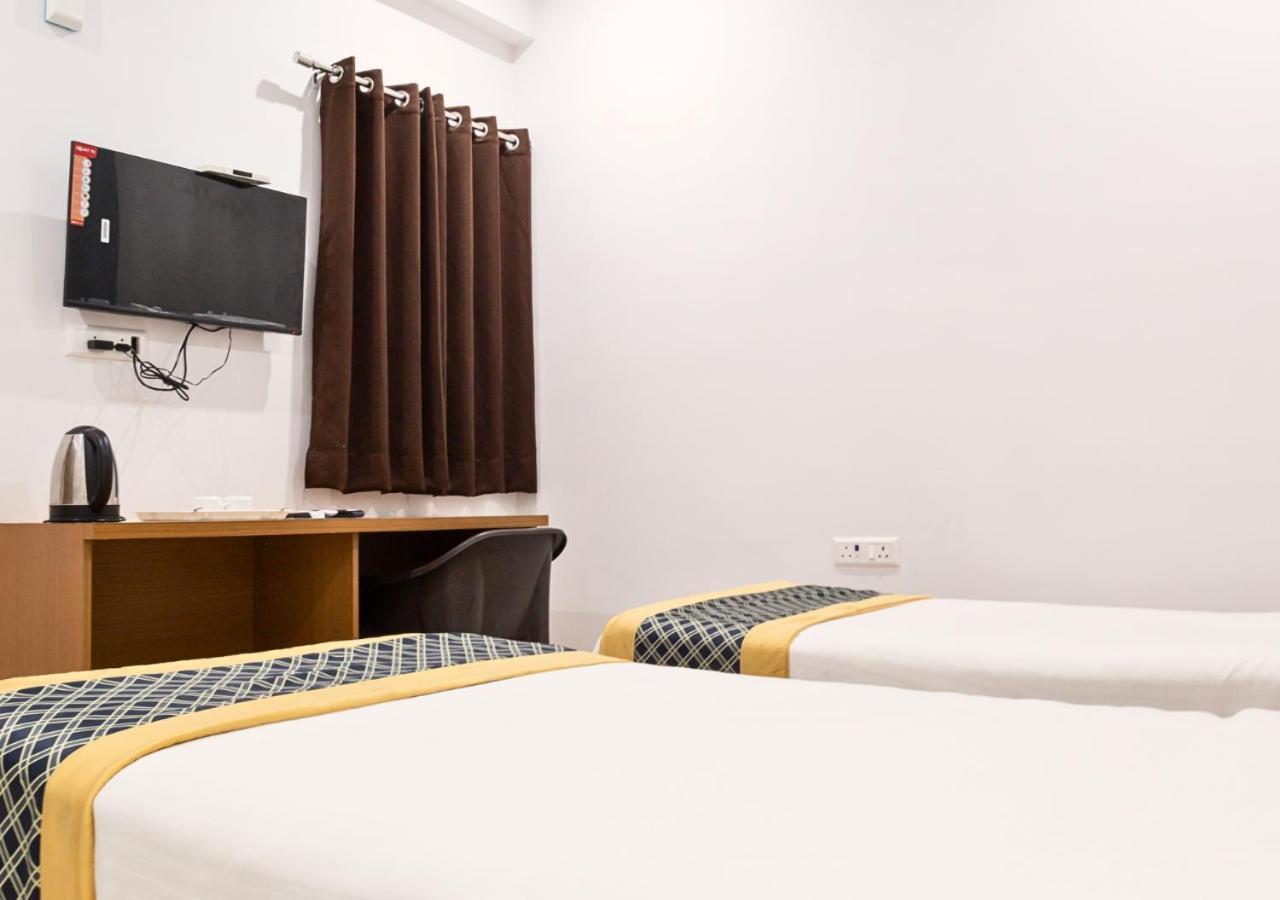 The Castle Blue Hotel Greater Noida Ngoại thất bức ảnh