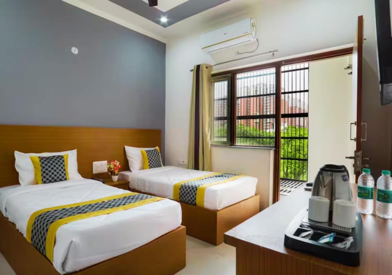 The Castle Blue Hotel Greater Noida Ngoại thất bức ảnh