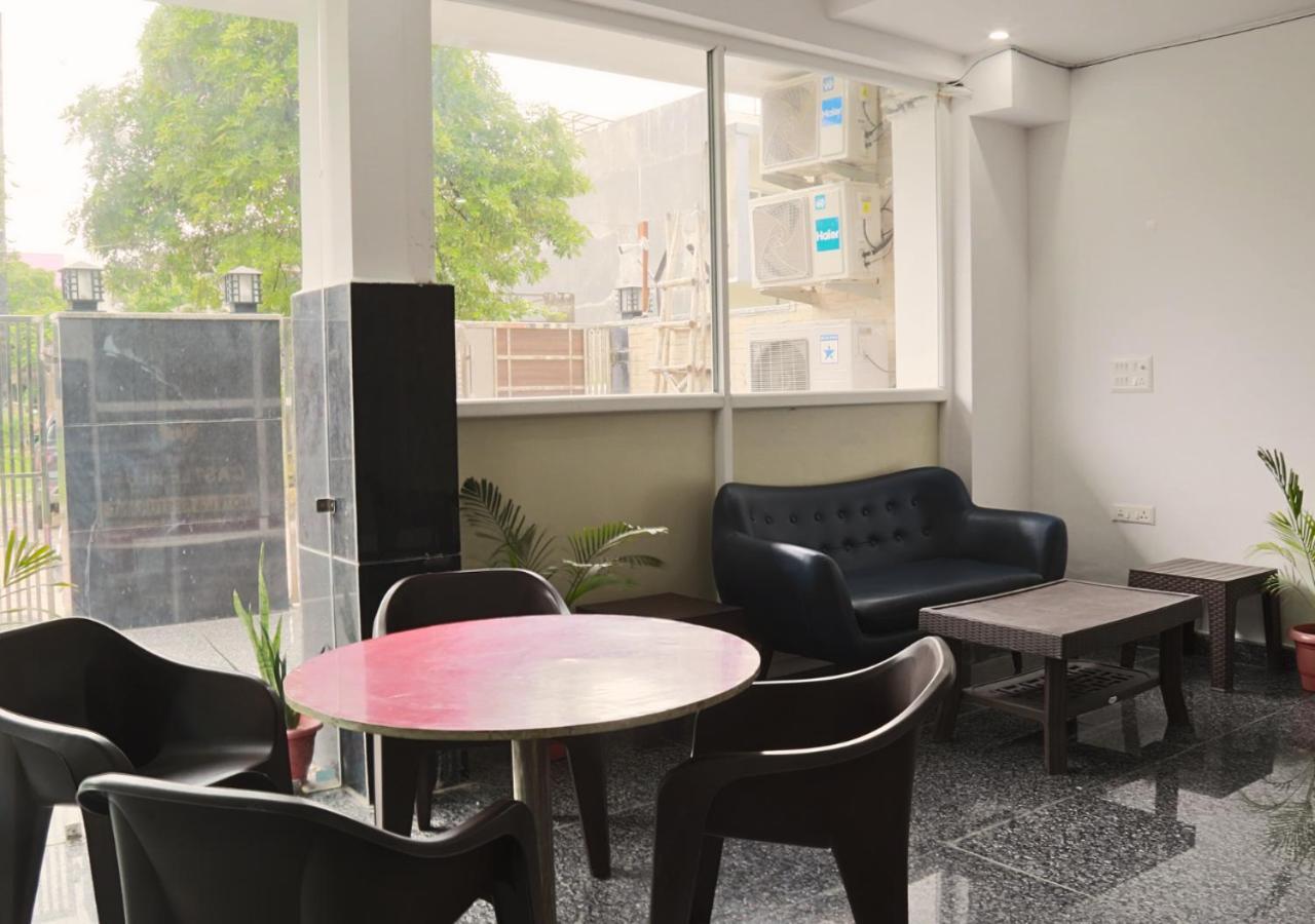 The Castle Blue Hotel Greater Noida Ngoại thất bức ảnh